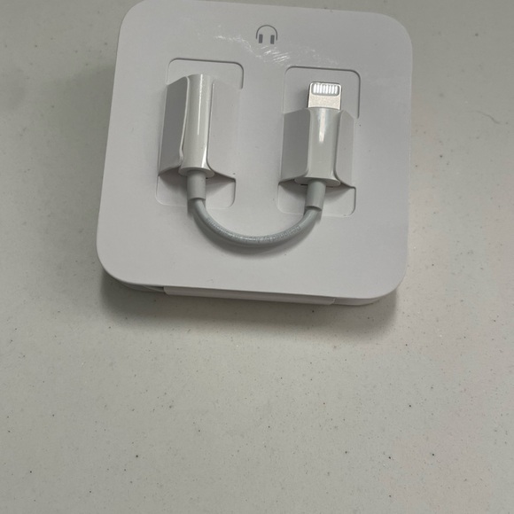 NWOT Apple White Wired Earbuds with Dongle - Picture 2 of 3